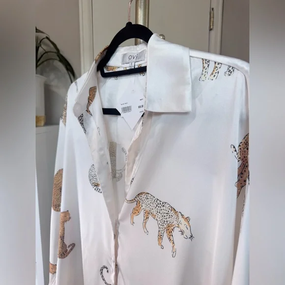 NWT White with Leopard Button Down Shirt - Size Small - Picture 11 of 12